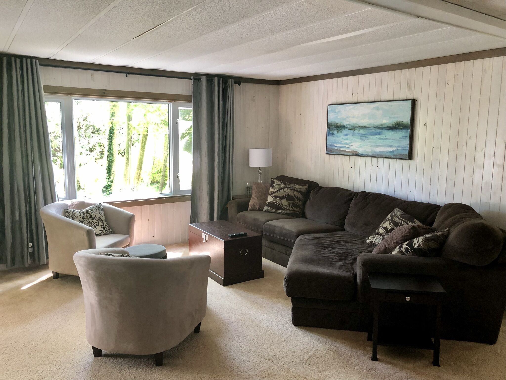 Bright and Spacious Point Clark Cottage across street from Lake Huron