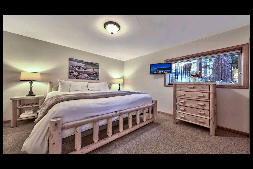 Incredible Tahoe Vacation Experience for 10 guests, 4 Bed, 4 Bath, 3600 sq ft
