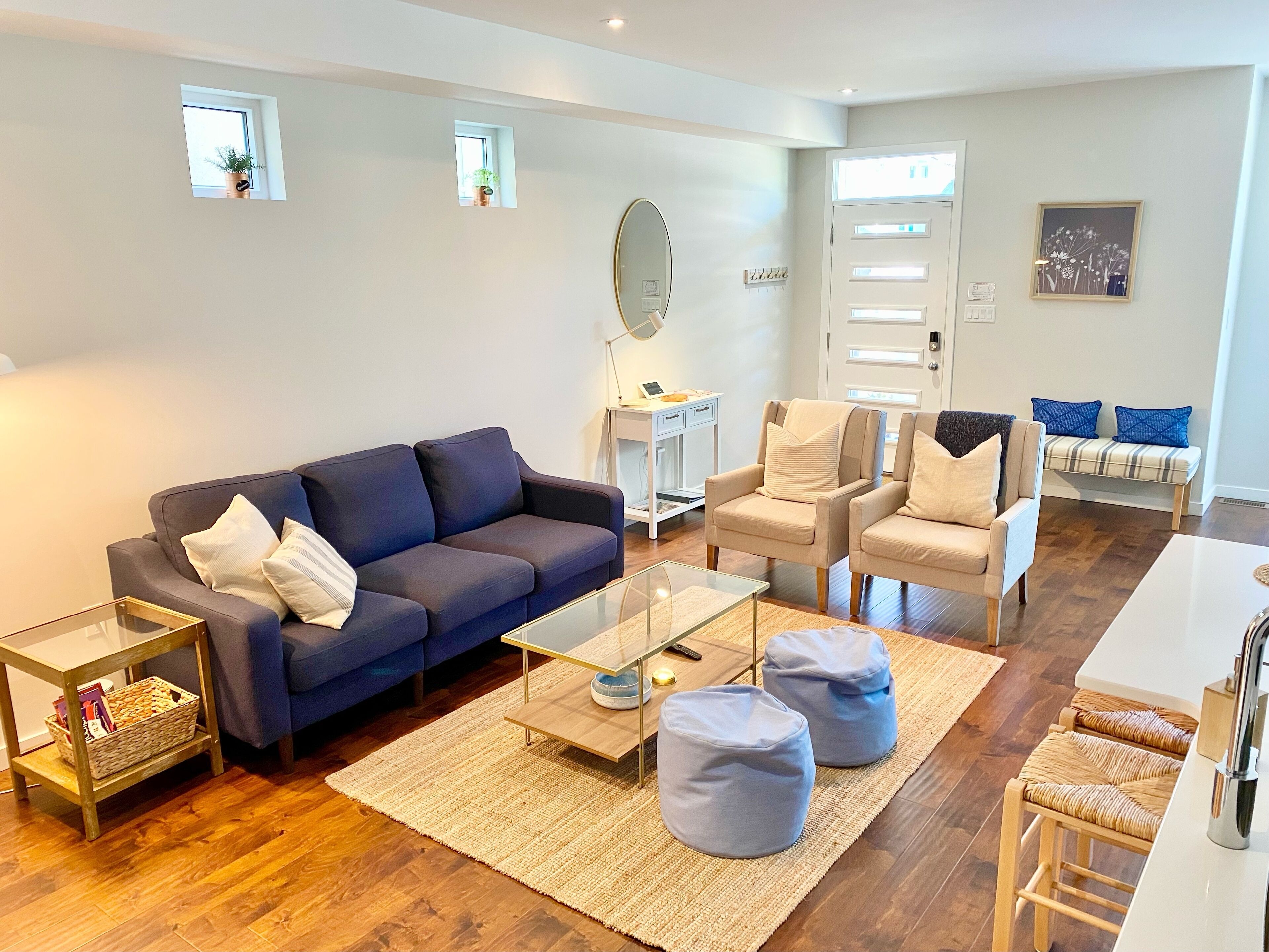 *2 Minute Walk to Okanagan Lake Beach* Modern Holiday Home in the Best Location!