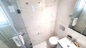 A modern bathroom with a glass shower enclosure, a white toilet, and a sink with a mirror above it. - Deluxe house, 5 min. walk from Old Town, Acropolis and city centre. Free Wi-Fi. (Ρόδος)