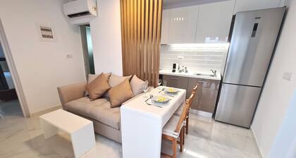 Deluxe house, 5 min. walk from Old Town, Acropolis and city centre. Free Wi-Fi.