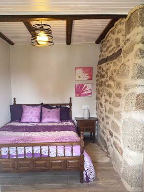 3 bedrooms, iron/ironing board, free WiFi, bed sheets - House in the Ribeira Sacra (Castro Caldelas)