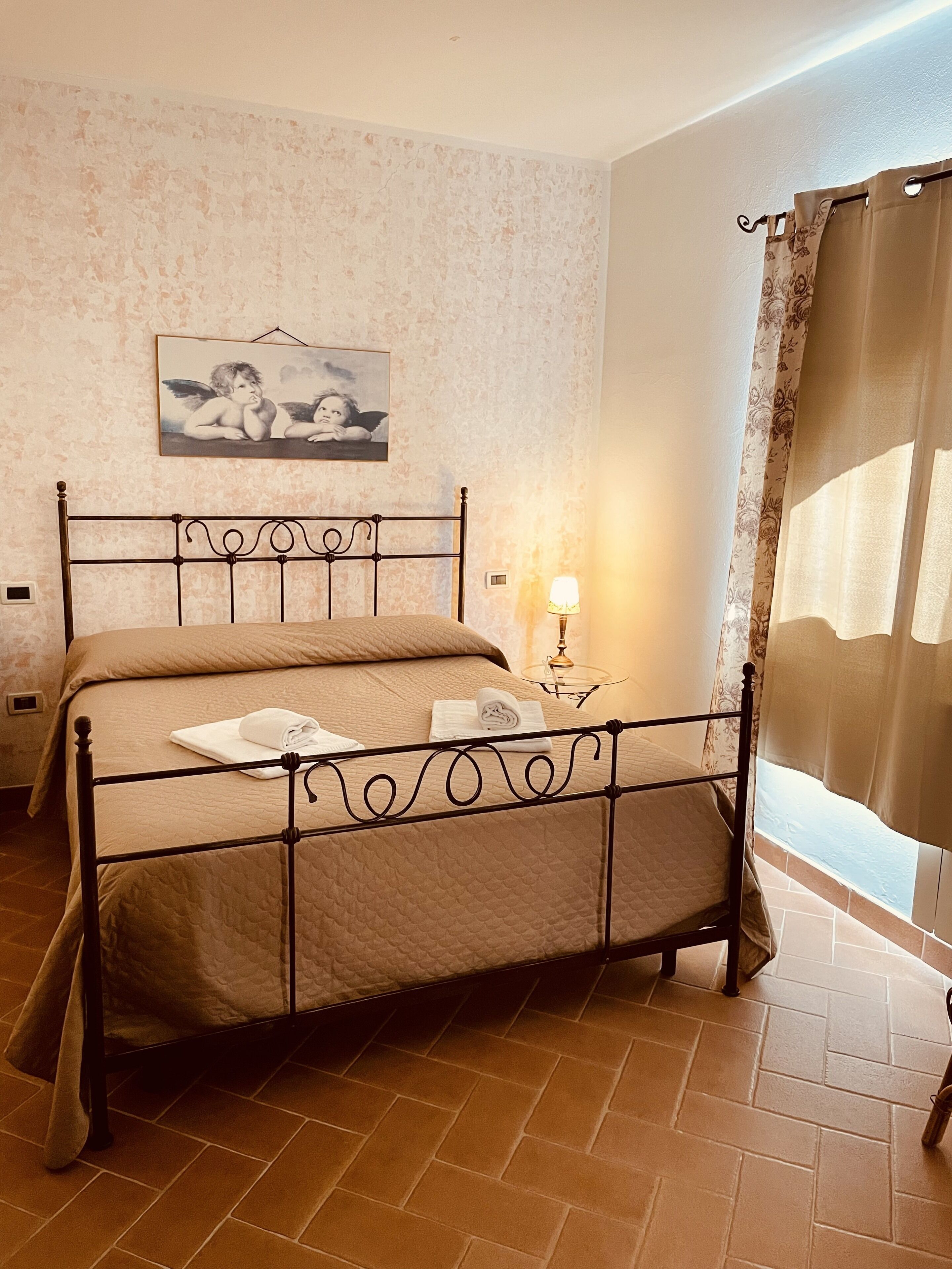 Casetta Sole in the Tuscan Hills Near the Sea, Ultra WiFi and Parking