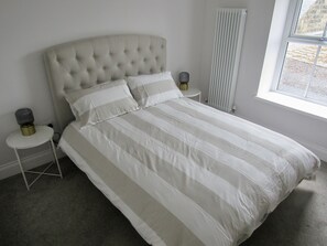 2 bedrooms, iron/ironing board, WiFi, bed sheets - Modern apartment in Matlock with beautiful scenic views (Matlock)