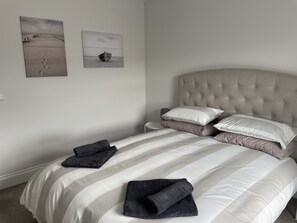 2 bedrooms, iron/ironing board, WiFi, bed sheets - Modern apartment in Matlock with beautiful scenic views (Matlock)