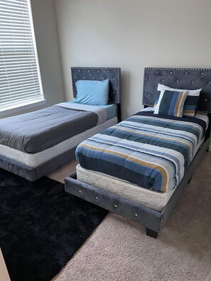 2 bedrooms, iron/ironing board, free WiFi