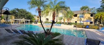 An oasis of serenity: secluded 1BR w/ King Bed, Free parking, Free Gym, Pool