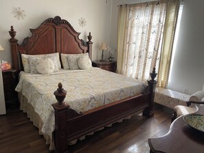 1 habitación, tabla de planchar con plancha, wifi gratis y ropa de cama 