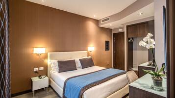 Superior Room | Minibar, in-room safe, desk, laptop workspace