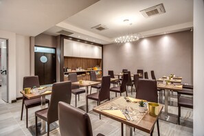 Daily buffet breakfast for a fee - MZ Hotel Rome (Rome)