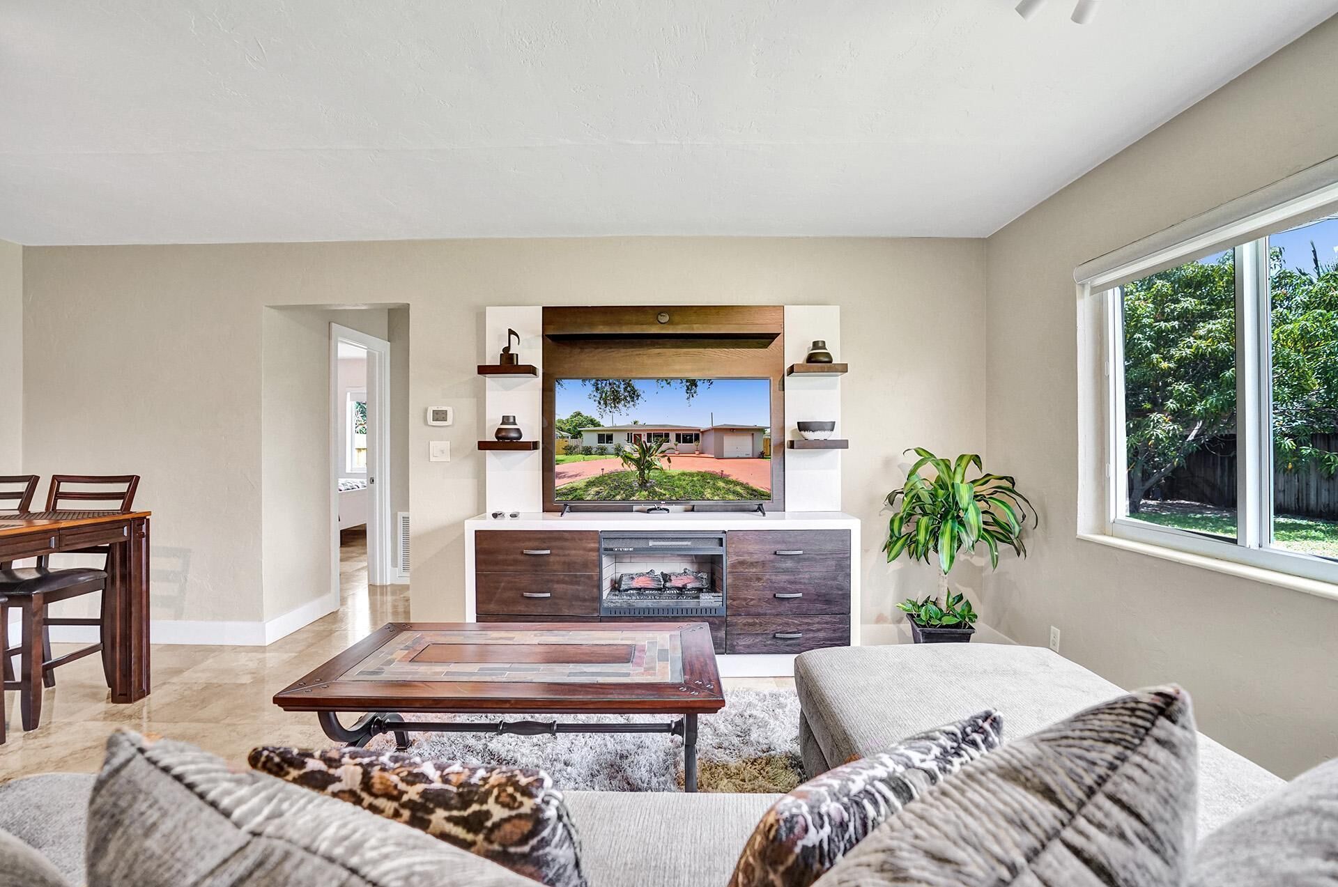 Beautiful Renovated Home in Hollywood