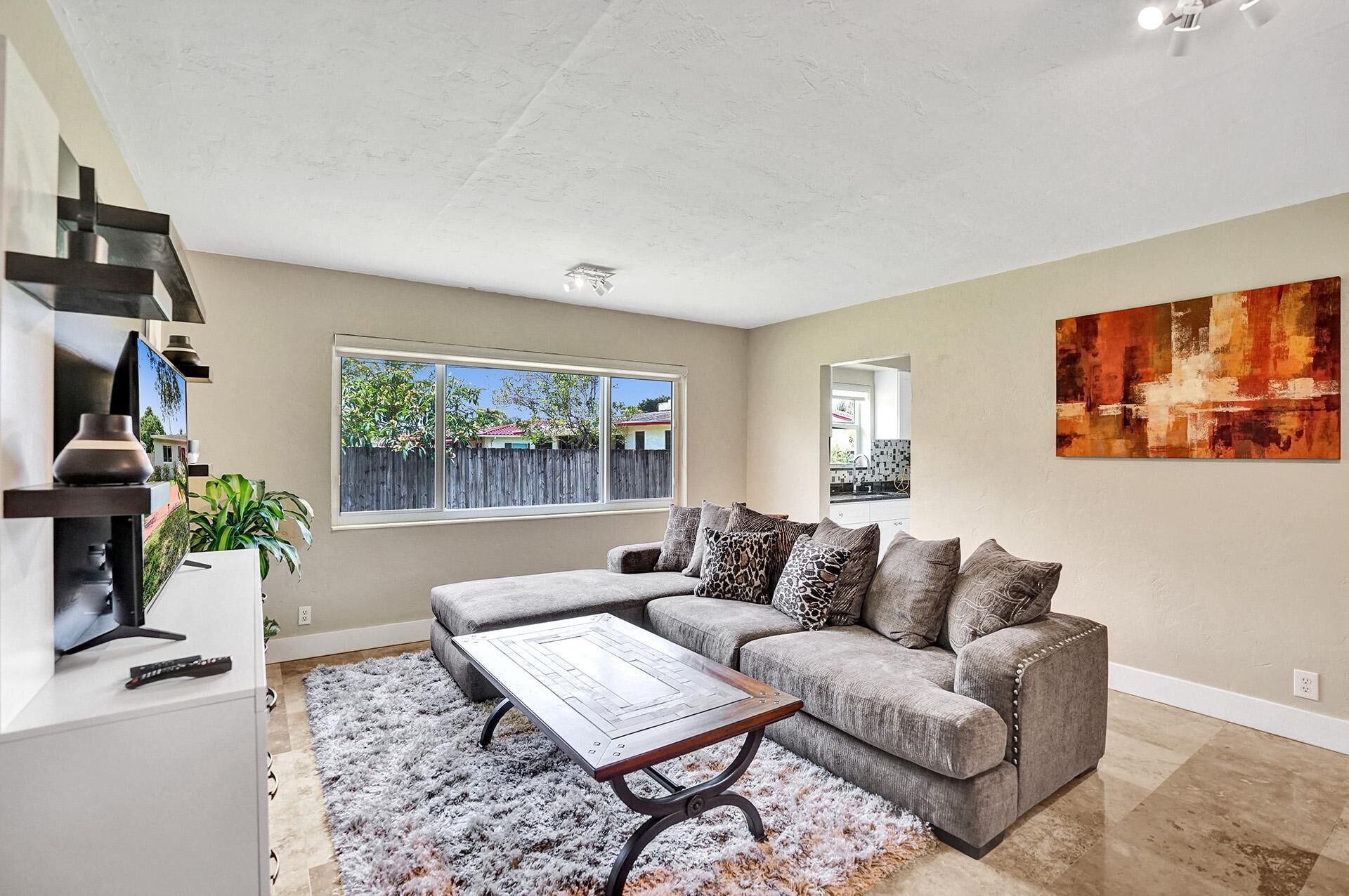 Beautiful Renovated Home in Hollywood