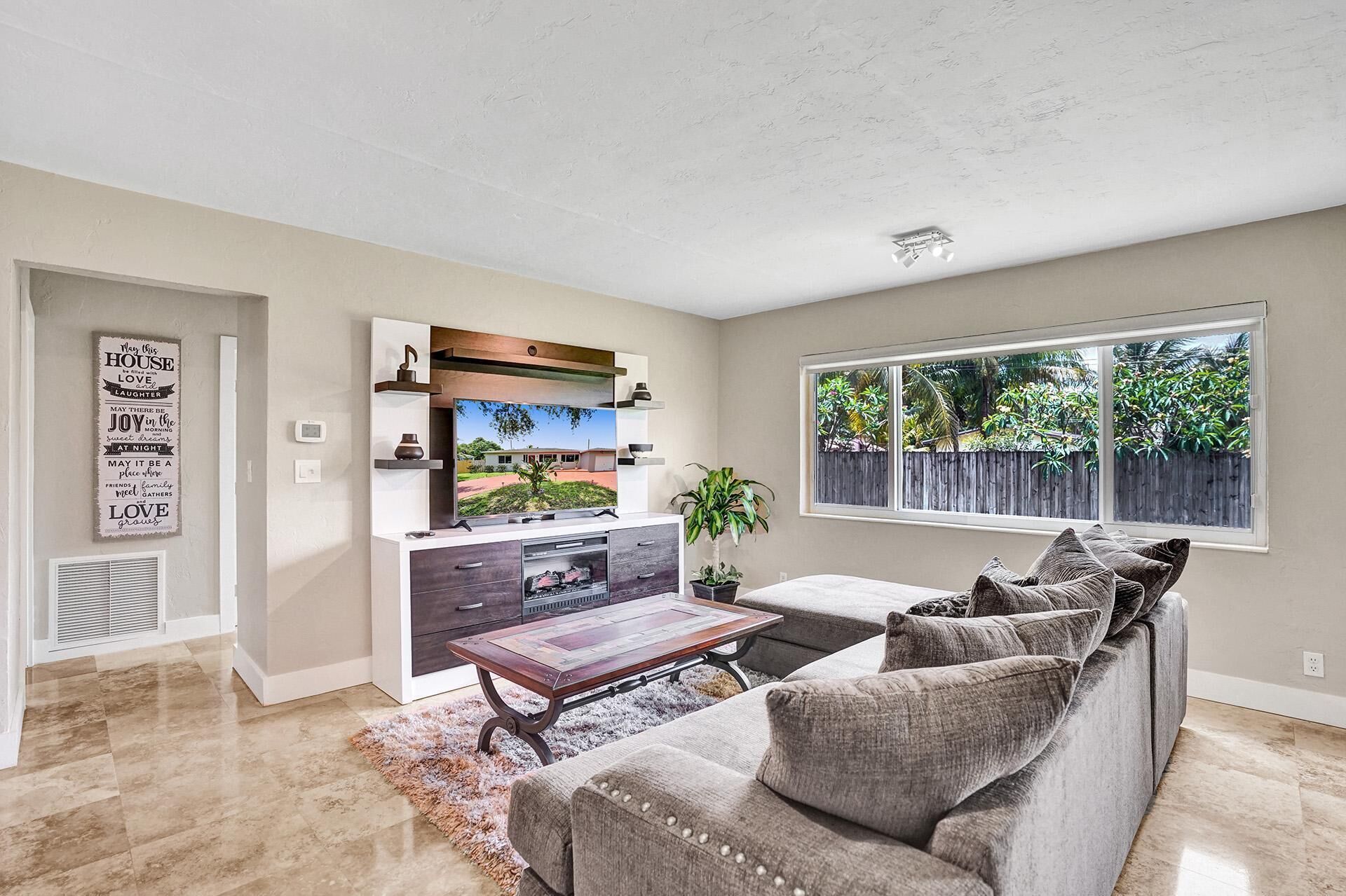 Beautiful Renovated Home in Hollywood