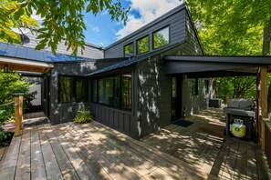 Exterior - The Lake House! Private 3.6 Acres Family Retreat! (Port Severn)