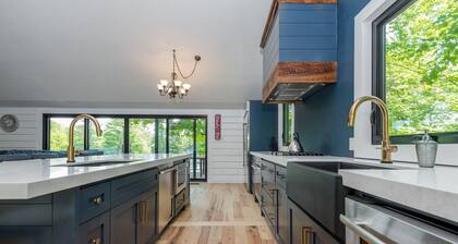 The Lake House! Private 3.6 Acres Family Retreat!