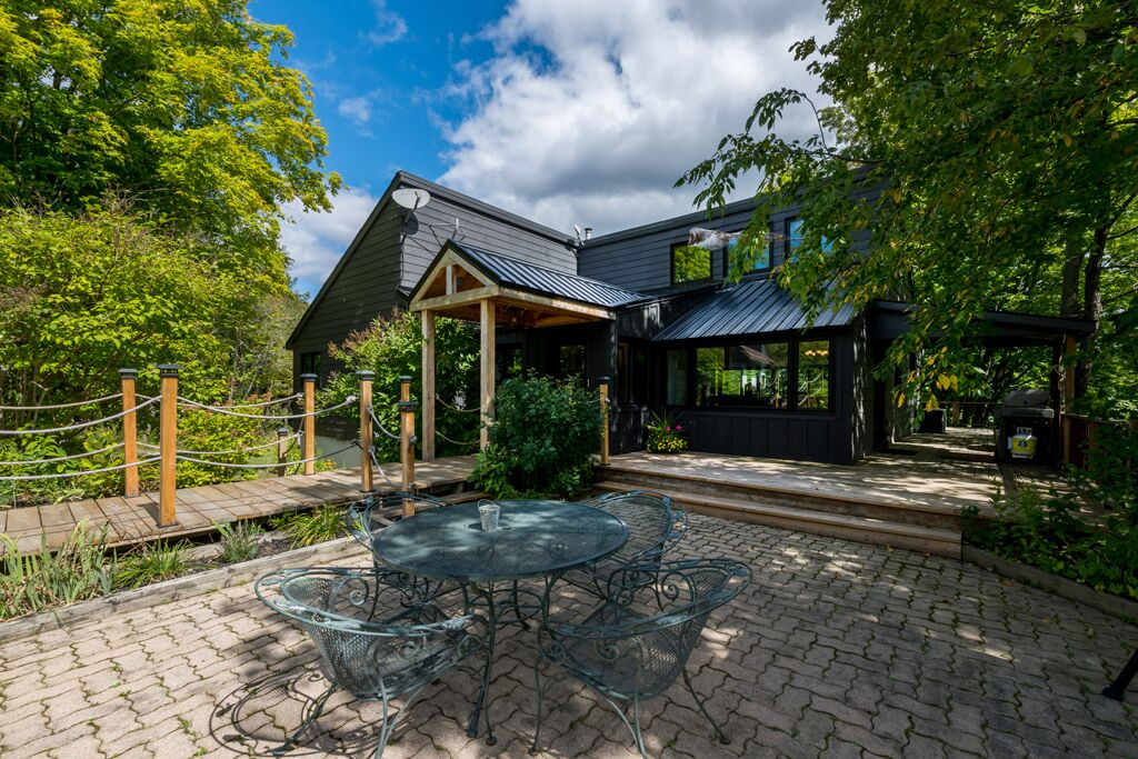 The Lake House! Private 3.6 Acres Family Retreat!