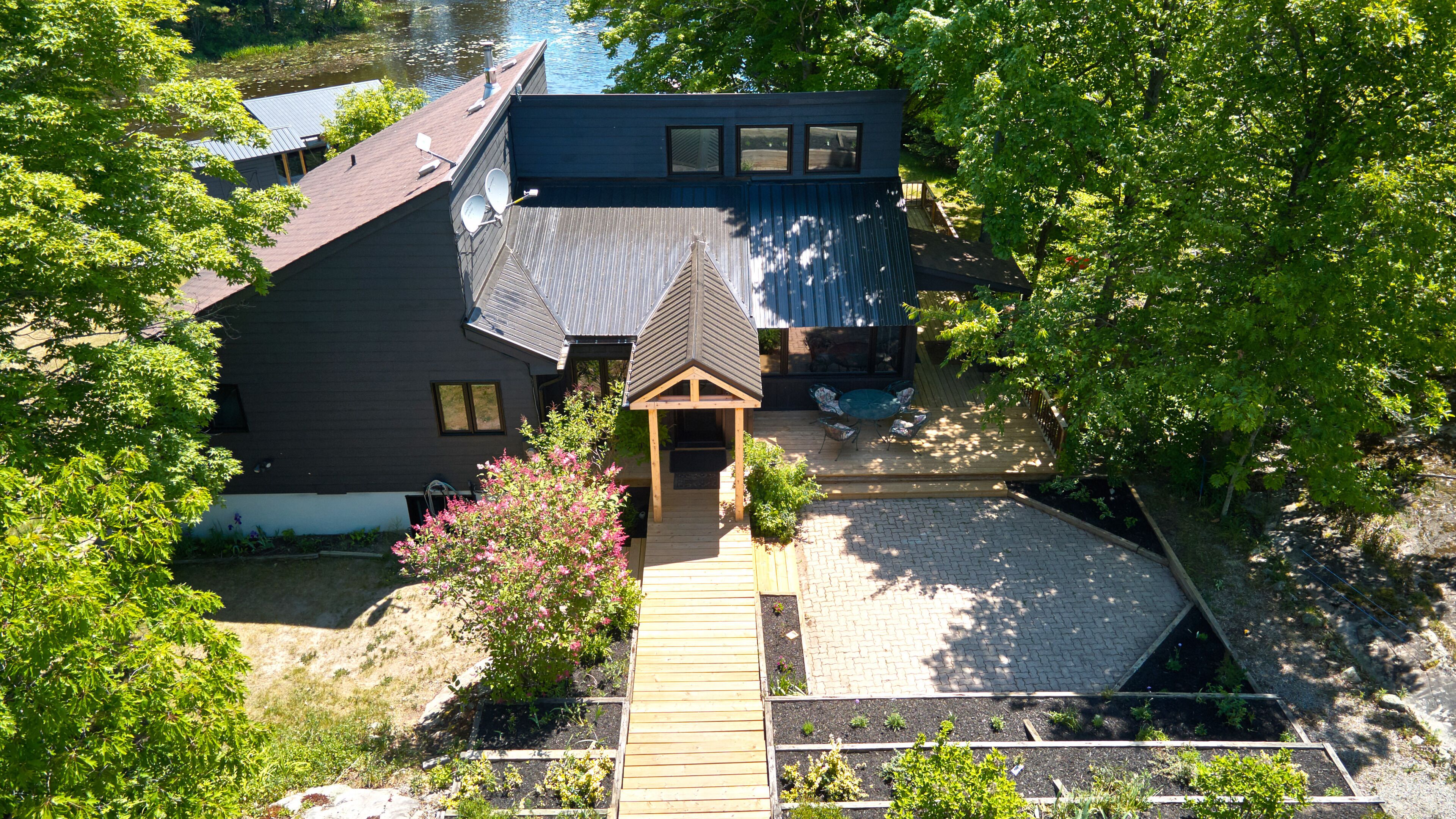 The Lake House! Private 3.6 Acres Family Retreat!