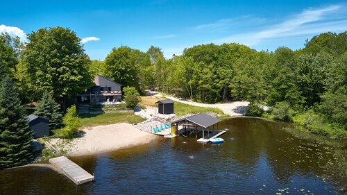 The Lake House! Private 3.6 Acres Family Retreat!