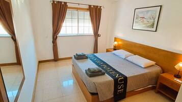 2 bedrooms, iron/ironing board, travel cot, free WiFi