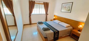 2 bedrooms, iron/ironing board, travel crib, free WiFi