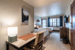 2 habitaciones, caja de seguridad en la habitación y escritorio 