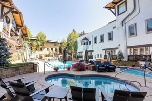 Piscine extérieure, piscine chauffée