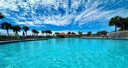 TOP FLOOR WITH AMAZING PENTHOUSE VIEWS 4 BEDROOMS Every bedroom has bathroom