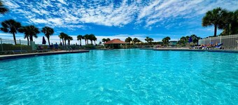 TOP FLOOR AMAZING PENTHHOUSE VIEWS 3 BALCONYS 4BR/4B ON INTRACOASTAL WATERWAY