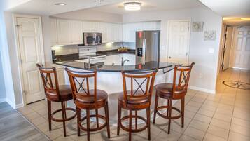 Esstisch, Kücheninsel