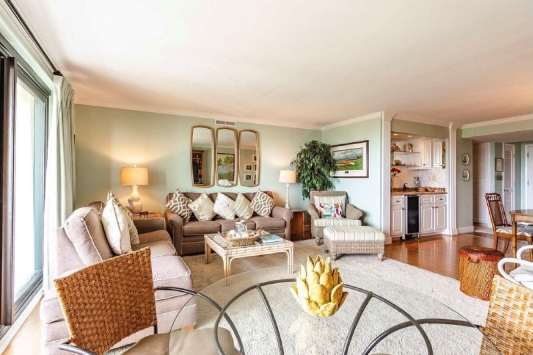 Oceanfront condo only 100 steps from the beach!