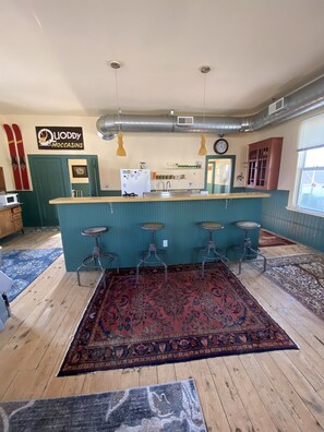 المنشأة من الداخل