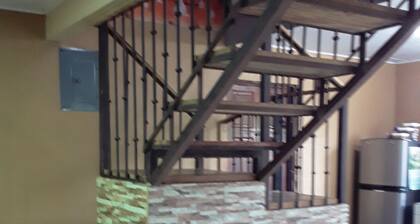 What A Retreat! In a pleasant neighborhood in the beautiful hills above Grecia.