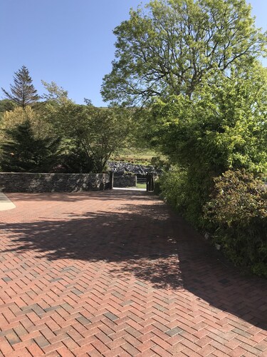 One bed accommodation with countryside views, near Snowdonia National Park