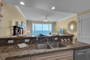 Condo (Boardwalk Beach Resort Unit 905 (1/2)) | Private kitchen - Boardwalk Beach Resort Unit 905 (Panama City Beach)