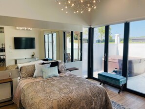 2 bedrooms, free WiFi, bed sheets - Private modern luxury vacation rental (Stockton)