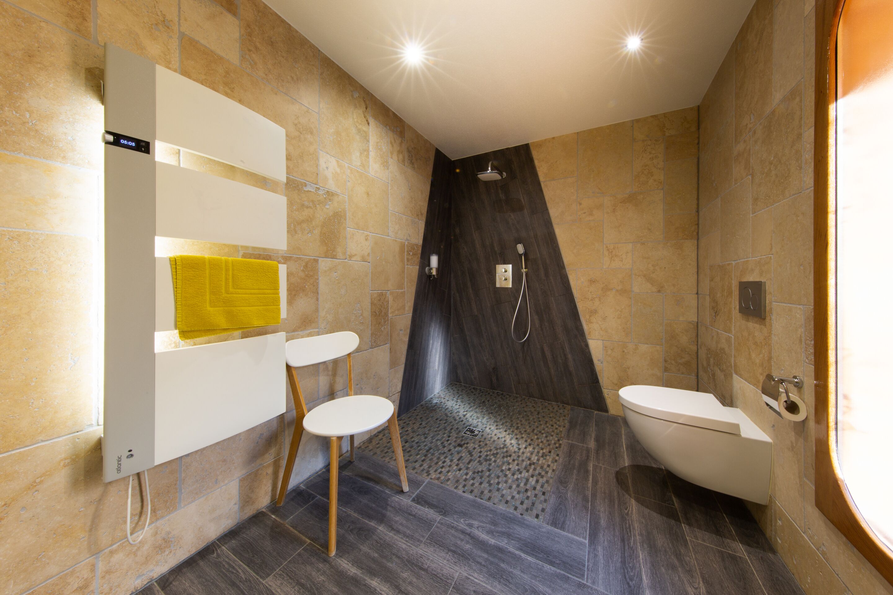 Exclusieve tweepersoonskamer, hot tub, uitzicht op binnenplaats (Le Poirier) | Badkamer