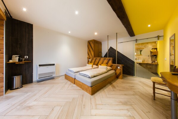 Exclusive-Doppelzimmer, Whirlpool, Blick auf den Innenhof (Le Poirier)