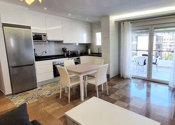 Fridge, microwave, oven, coffee/tea maker