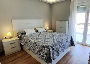 2 chambres, fer et planche à repasser, Wi-Fi, draps fournis