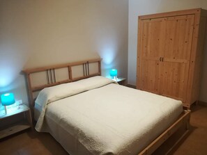 1 chambre, lit parapluie, Wi-Fi, draps fournis