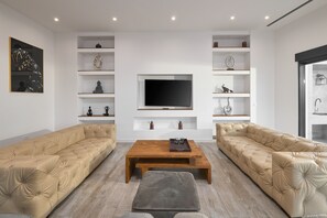 Smart TV - Luxury Villa Soulmate (Podstrana)