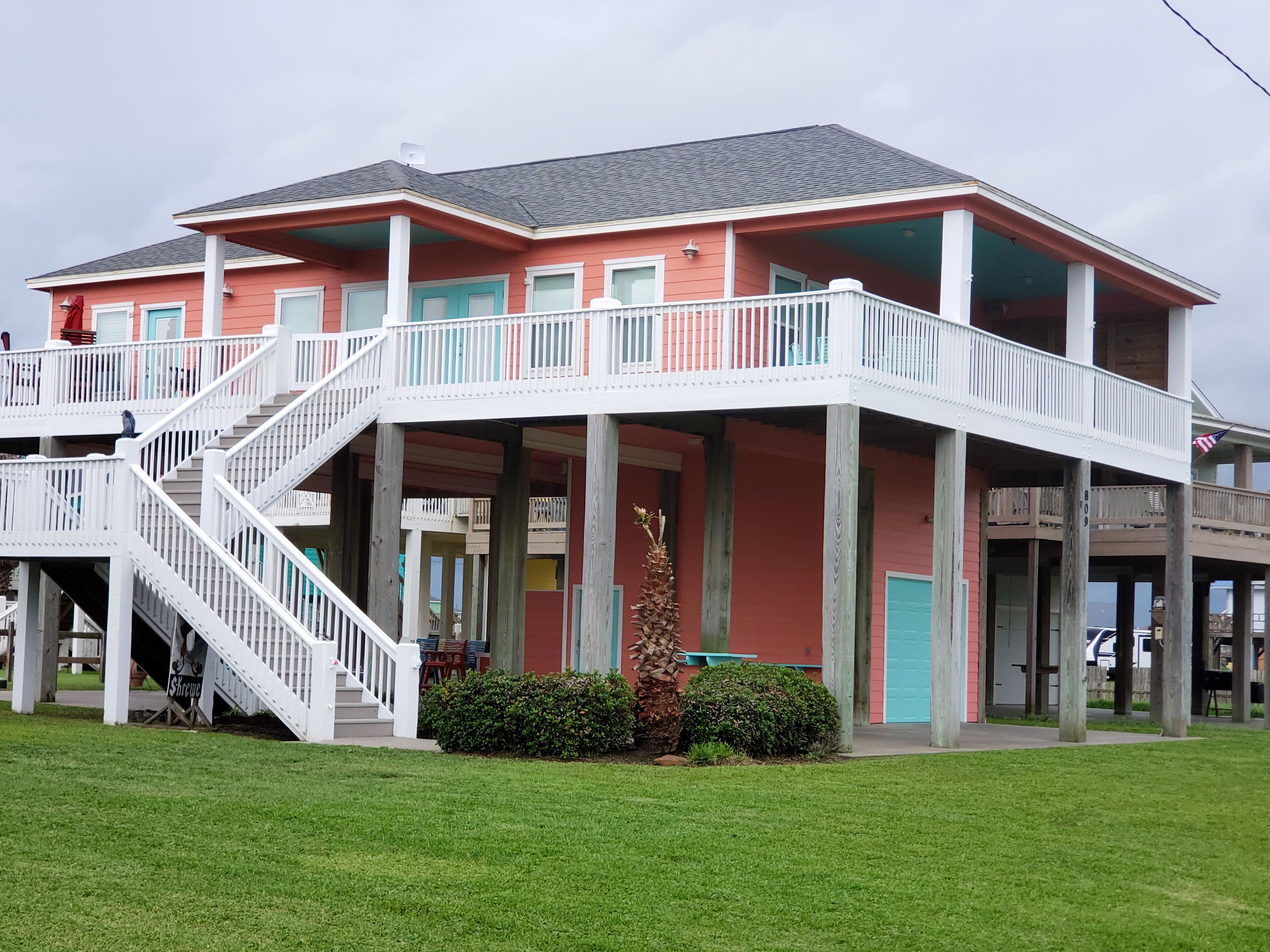 Sandy Bottoms~4 bedroom 2 bathroom~ steps away from the beach with great views!