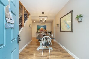 Dining - Beavers Bungalow-Hot-tub/WIFI (Mineral)
