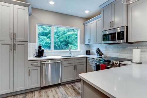 Southside Ave Townhome In Brewery District