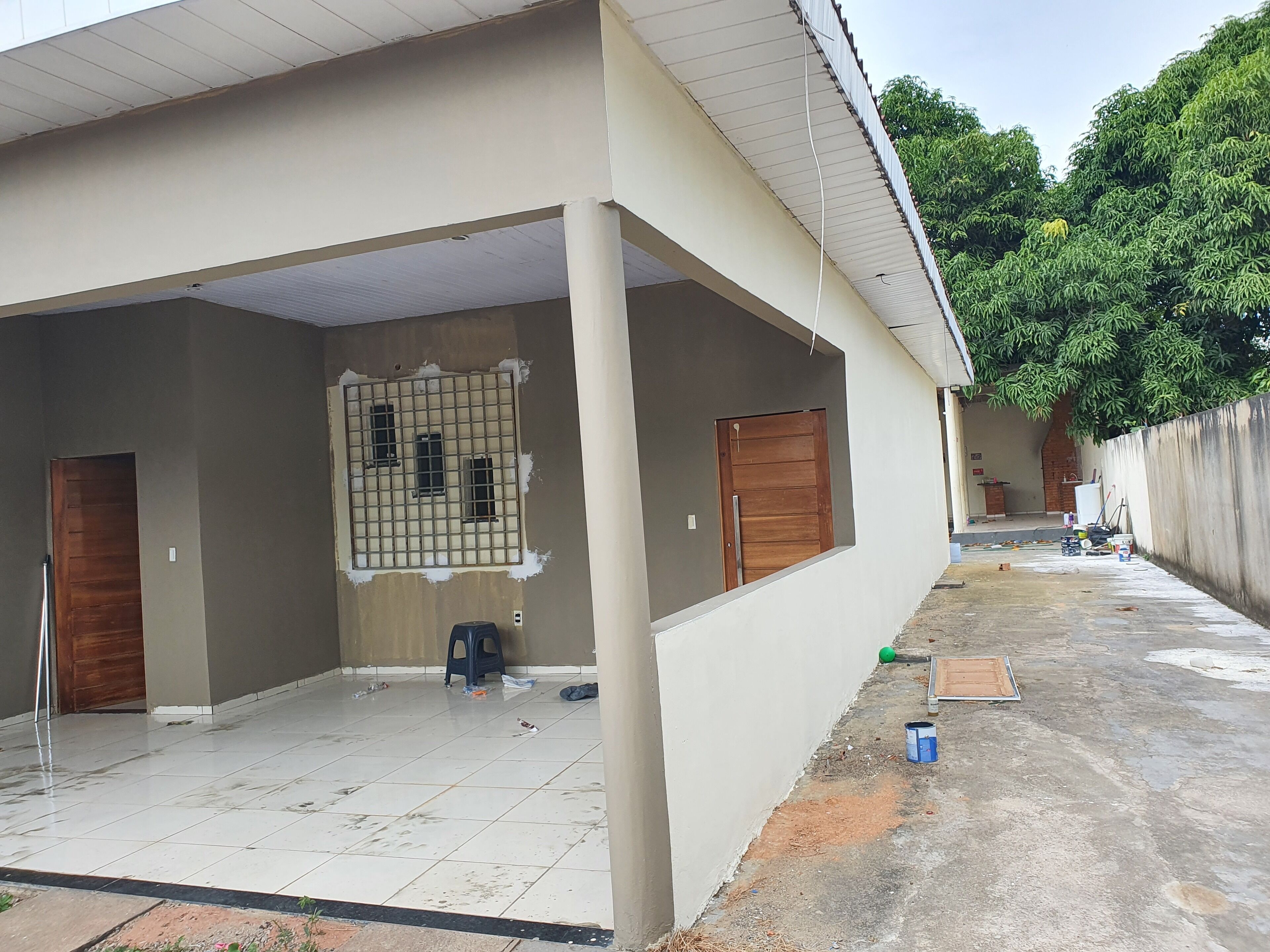 LARGE HOUSE WITH POOL