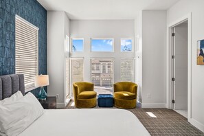 7 quartos, ferros/tábuas de passar roupa, Wi-Fi, roupa de cama