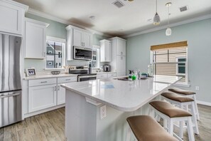 冰箱、微波炉、烤箱、炉灶