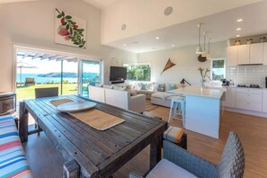 TV, fireplace, streaming services, offices