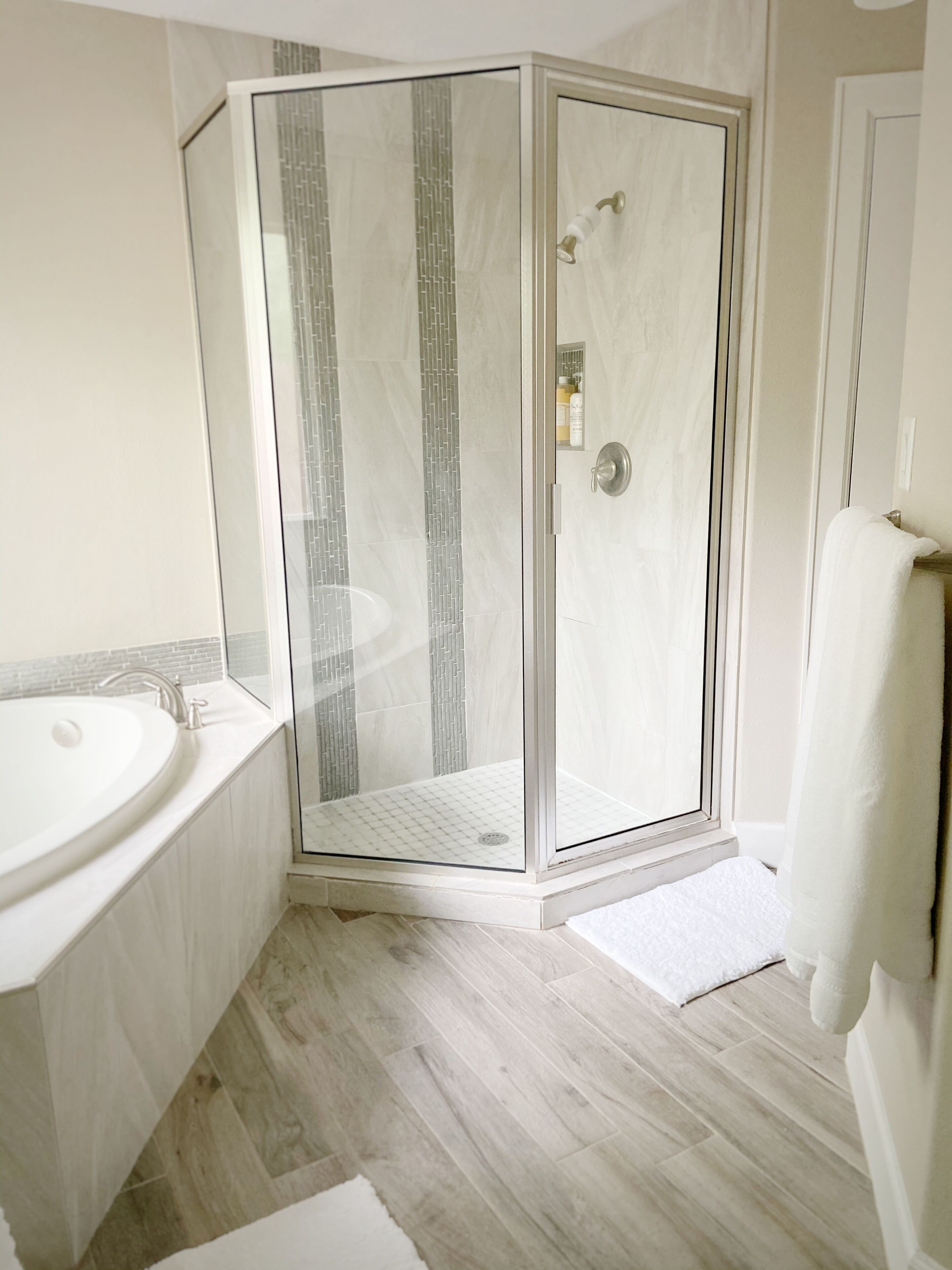 Artists’ Abode - Walk to Main Street! 