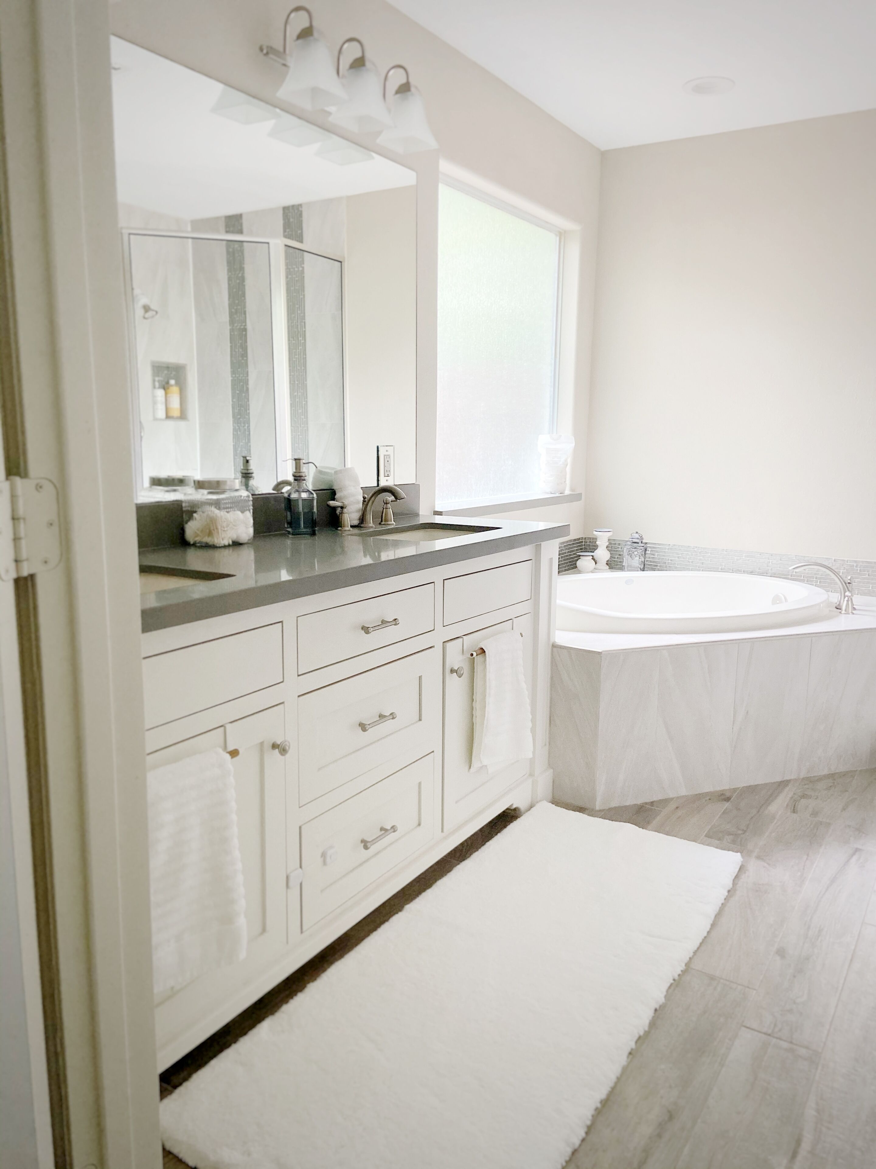 Artists’ Abode - Walk to Main Street! 